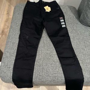 Levi’s 721 High Rise Skinny Jeans